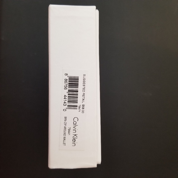 Calvin Klein zip around wallet - Picture 2 of 3